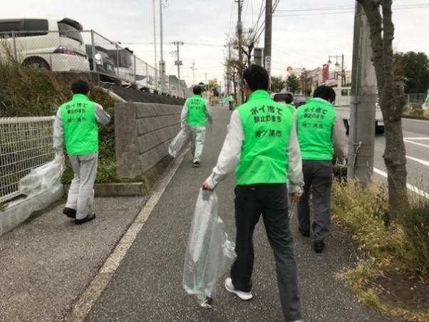 駅前ゴミ拾い(袖ケ浦市環境連絡会)